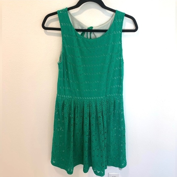 Anthropologie - Postmark - Eyelet Crochet Lace
Green Dress - Picture 6 of 10